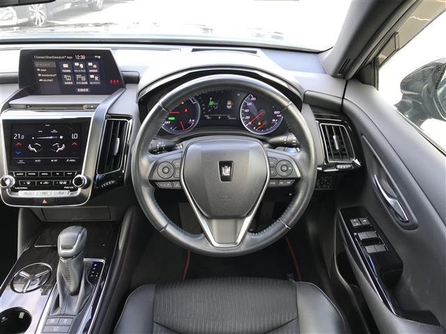 クラウンハイブリッド Ｓ　スポーツスタイル　純正８型ＤＡ／ナビ／フルセグ／ＣＤ／ＢＴ／Ｍｉｒａ　全方位カメラ　セーフティＳ　ＢＳＭ　パーキングアシスト　ＨＵＤ　ハーフレザー　パワーシート　シートＨ　ＥＴＣ２．０　ＬＥＤ　純正１８インチＡＷ（15枚目）