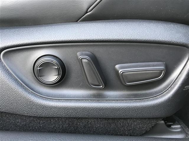 クラウンハイブリッド Ｓ　スポーツスタイル　純正８型ＤＡ／ナビ／フルセグ／ＣＤ／ＢＴ／Ｍｉｒａ　全方位カメラ　セーフティＳ　ＢＳＭ　パーキングアシスト　ＨＵＤ　ハーフレザー　パワーシート　シートＨ　ＥＴＣ２．０　ＬＥＤ　純正１８インチＡＷ（16枚目）