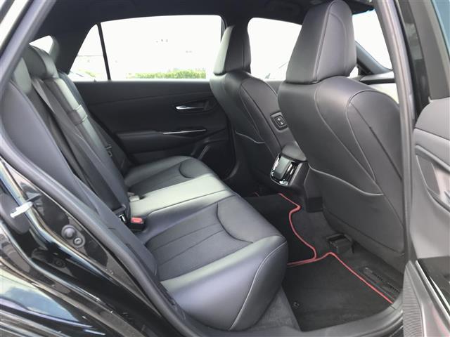 クラウンハイブリッド Ｓ　スポーツスタイル　純正８型ＤＡ／ナビ／フルセグ／ＣＤ／ＢＴ／Ｍｉｒａ　全方位カメラ　セーフティＳ　ＢＳＭ　パーキングアシスト　ＨＵＤ　ハーフレザー　パワーシート　シートＨ　ＥＴＣ２．０　ＬＥＤ　純正１８インチＡＷ（20枚目）