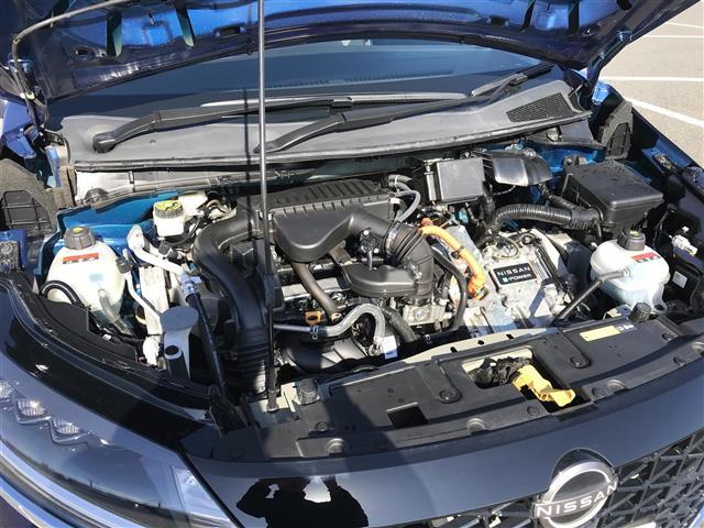 ノート Ｓ　ＦＯＵＲ　４ＷＤ　純正ナビ／フルセグ／ＤＶＤ／ＣＤ／ＢＴ／ＵＳＢ　全方位カメラ　ＥＴＣ　ドラレコ　シートヒーター　エマージェンシーブレーキ　レーンキープアシスト　ＬＥＤヘットライト　Ｐスタート　フロアマット（40枚目）