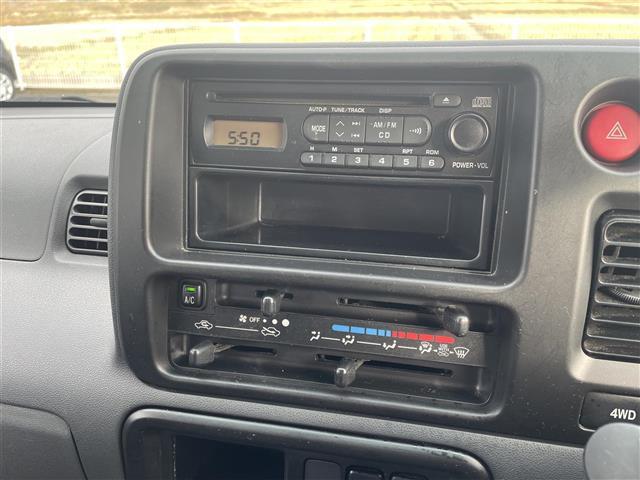 ハイゼットカーゴ クルーズ　４ＷＤ　５速ミッション　ハイルーフ　純正ＣＤオーディオ　電動格納ミラー　両側スライドドア　４ＷＤ切替スイッチ　ゴムマット　ドアバイザー　エアコン　パワーウィンドウ　スタットレスセット（3枚目）