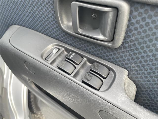 ハイゼットカーゴ クルーズ　４ＷＤ　５速ミッション　ハイルーフ　純正ＣＤオーディオ　電動格納ミラー　両側スライドドア　４ＷＤ切替スイッチ　ゴムマット　ドアバイザー　エアコン　パワーウィンドウ　スタットレスセット（8枚目）