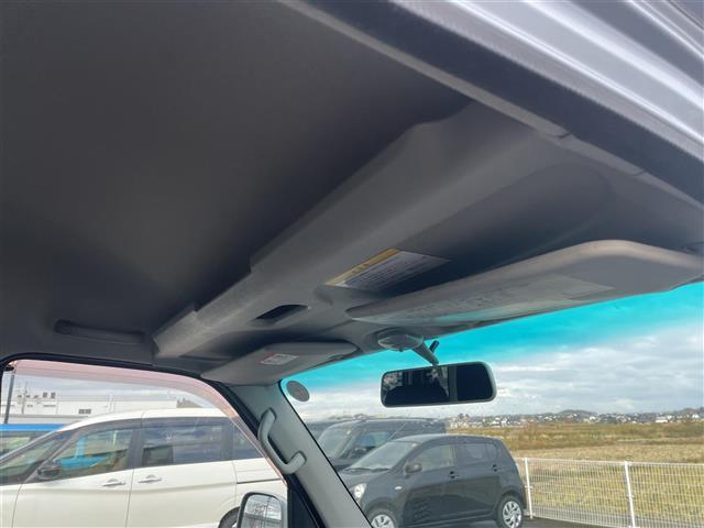 ハイゼットカーゴ クルーズ　４ＷＤ　５速ミッション　ハイルーフ　純正ＣＤオーディオ　電動格納ミラー　両側スライドドア　４ＷＤ切替スイッチ　ゴムマット　ドアバイザー　エアコン　パワーウィンドウ　スタットレスセット（9枚目）