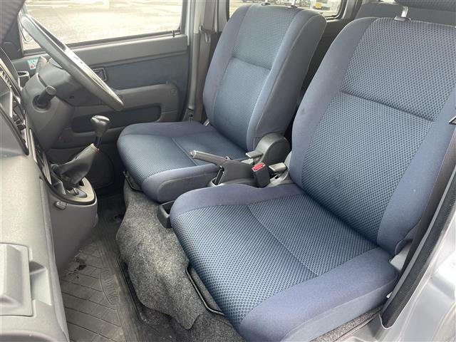 ハイゼットカーゴ クルーズ　４ＷＤ　５速ミッション　ハイルーフ　純正ＣＤオーディオ　電動格納ミラー　両側スライドドア　４ＷＤ切替スイッチ　ゴムマット　ドアバイザー　エアコン　パワーウィンドウ　スタットレスセット（17枚目）