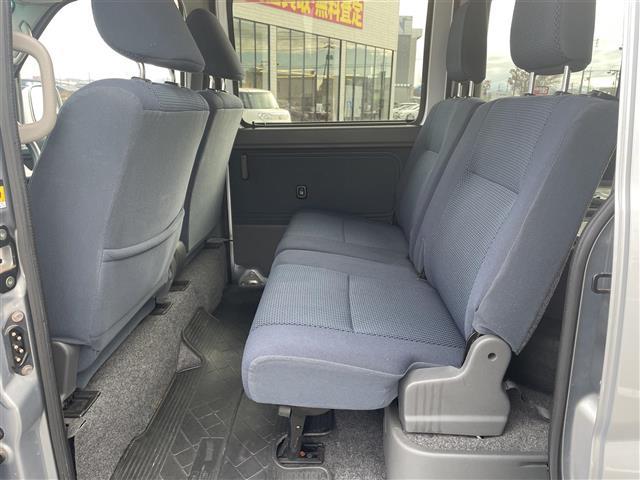 ハイゼットカーゴ クルーズ　４ＷＤ　５速ミッション　ハイルーフ　純正ＣＤオーディオ　電動格納ミラー　両側スライドドア　４ＷＤ切替スイッチ　ゴムマット　ドアバイザー　エアコン　パワーウィンドウ　スタットレスセット（19枚目）