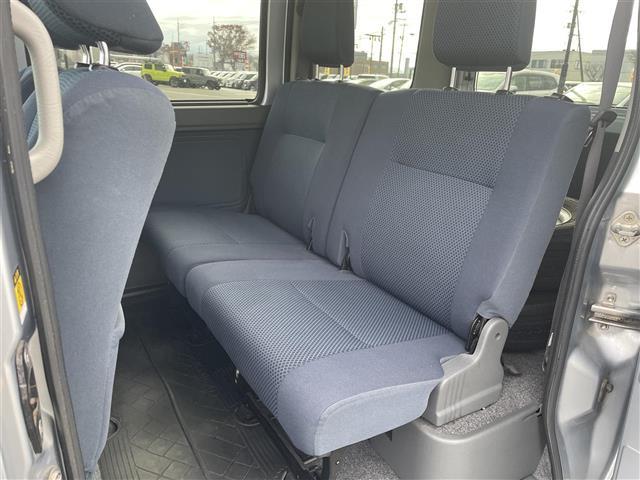 ハイゼットカーゴ クルーズ　４ＷＤ　５速ミッション　ハイルーフ　純正ＣＤオーディオ　電動格納ミラー　両側スライドドア　４ＷＤ切替スイッチ　ゴムマット　ドアバイザー　エアコン　パワーウィンドウ　スタットレスセット（20枚目）