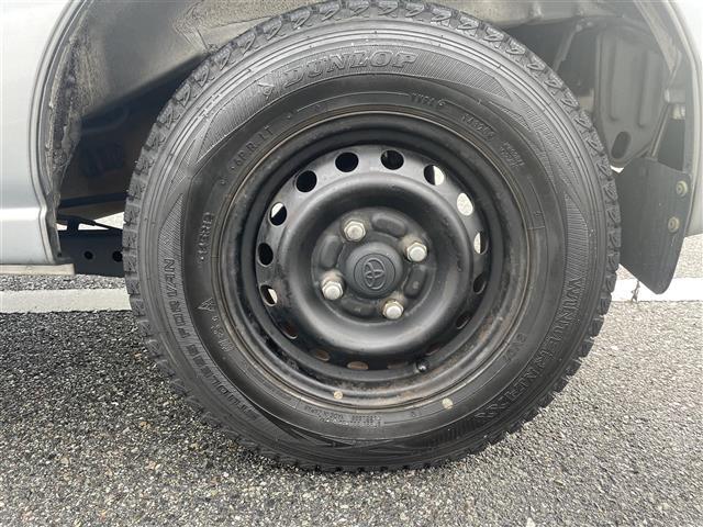 ハイゼットカーゴ クルーズ　４ＷＤ　５速ミッション　ハイルーフ　純正ＣＤオーディオ　電動格納ミラー　両側スライドドア　４ＷＤ切替スイッチ　ゴムマット　ドアバイザー　エアコン　パワーウィンドウ　スタットレスセット（35枚目）