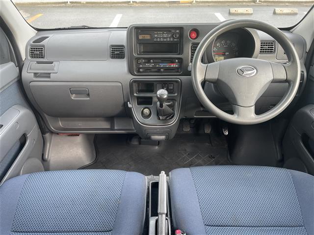 ハイゼットカーゴ クルーズ　４ＷＤ　５速ミッション　ハイルーフ　純正ＣＤオーディオ　電動格納ミラー　両側スライドドア　４ＷＤ切替スイッチ　ゴムマット　ドアバイザー　エアコン　パワーウィンドウ　スタットレスセット（38枚目）