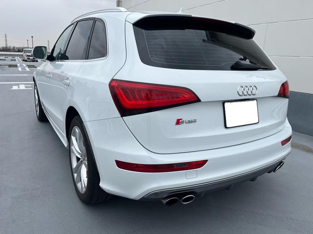 ＳＱ５ ベースグレード　Ｖ６スーパーチャージャー　３．０Ｌ　クワトロ４ＷＤ　パワーリアゲート　８速ＡＴ　２０インチ純正ホイール　本革アルカンターラコンビシート　付属　未使用純正キャリア非金属タイヤチェーン　鑑定外装内装評価５（12枚目）