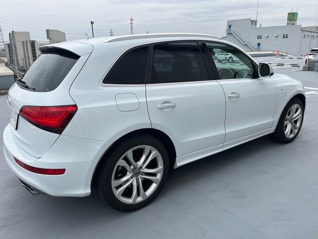 ＳＱ５ ベースグレード　Ｖ６スーパーチャージャー　３．０Ｌ　クワトロ４ＷＤ　パワーリアゲート　８速ＡＴ　２０インチ純正ホイール　本革アルカンターラコンビシート　付属　未使用純正キャリア非金属タイヤチェーン　鑑定外装内装評価５（15枚目）