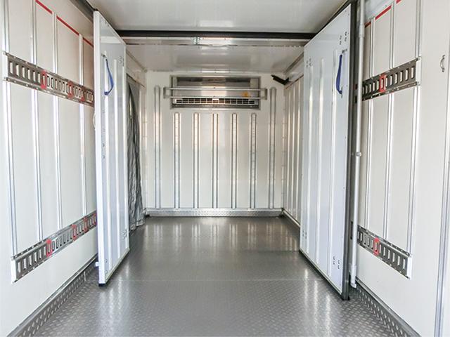 エルフトラック 　東プレ製冷蔵冷凍車　２エバ　積載量２０００ｋｇ　ロングボディ　ワイドボディ　前室－３０度設定　後室－５度設定　対応免許／準中型免許（9枚目）