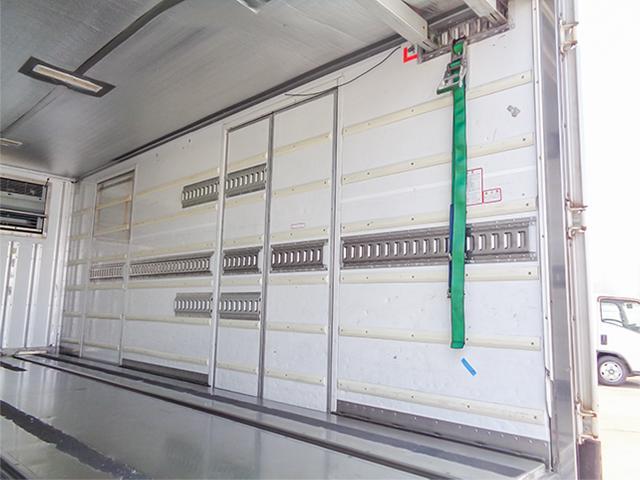 エルフトラック 　冷蔵冷凍車　デンソー製冷凍機　－３２度設定　両サイドスライドドア　両サイド観音扉　対応免許／準中型免許（10枚目）