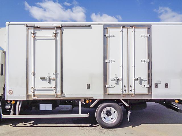 エルフトラック 　冷蔵冷凍車　デンソー製冷凍機　－３２度設定　両サイドスライドドア　両サイド観音扉　対応免許／準中型免許（16枚目）