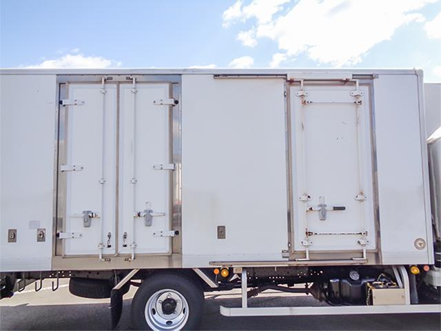 エルフトラック 　冷蔵冷凍車　デンソー製冷凍機　－３２度設定　両サイドスライドドア　両サイド観音扉　対応免許／準中型免許（17枚目）