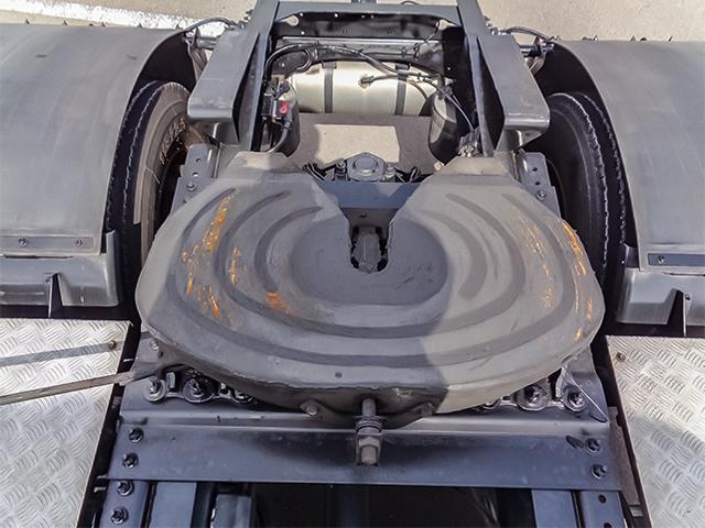 クオン 　ＵＤトラックス　クオン　トレーラーヘッド　第五輪荷重１１５００ｋｇ　ハイルーフ　４６０馬力　後輪エアサス　対応免許／大型免許（9枚目）