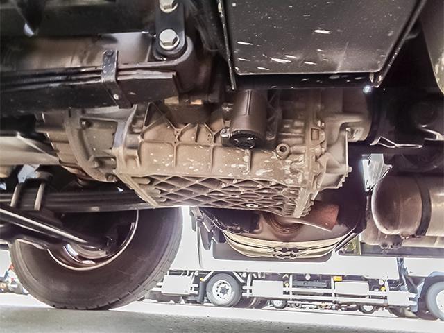 クオン 　ＵＤトラックス　クオン　トレーラーヘッド　第五輪荷重１１５００ｋｇ　ハイルーフ　４６０馬力　後輪エアサス　対応免許／大型免許（24枚目）