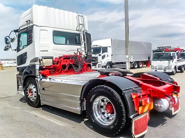 クオン 　トレーラーヘッド　ハイルーフ　ＣＵＳＴＯＭ　後輪エアサス　４２０馬力　アルミホイール　エスコット　第５輪荷重１１５００ｋｇ　１０トン　１０ｔ　対応免許／大型免許（8枚目）
