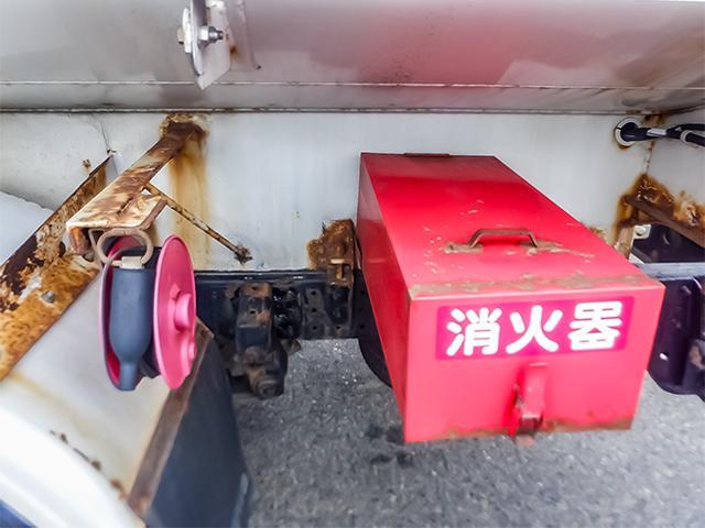 キャンター 　新明和製タンクローリー　品名第二石油類　最大数量３．４５ＫＬ　ＰＴＯ式　ガンノズル　タンク書類あり　最大積載２，７６０ｋｇ　２トン　２ｔ　対応免許／準中型免許（18枚目）