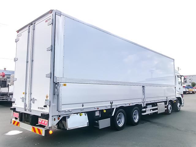 スーパーグレート 　パブコ製パネルウイング　ハイルーフ　４軸低床　後輪エアサス　最大積載１３，３００ｋｇ　荷台寸法（長９６２×幅２４１×高２６４）　１０トン　１０ｔ　対応免許／大型免許（7枚目）