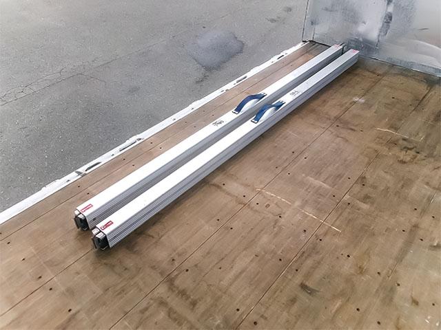 スーパーグレート 　パブコ製パネルウイング　ハイルーフ　４軸低床　後輪エアサス　最大積載１３，３００ｋｇ　荷台寸法（長９６２×幅２４１×高２６４）　１０トン　１０ｔ　対応免許／大型免許（18枚目）