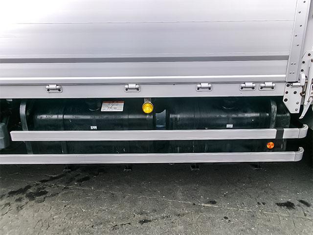 スーパーグレート 　パブコ製パネルウイング　ハイルーフ　４軸低床　後輪エアサス　最大積載１３，３００ｋｇ　荷台寸法（長９６２×幅２４１×高２６４）　１０トン　１０ｔ　対応免許／大型免許（20枚目）