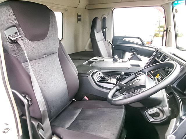 スーパーグレート 　パブコ製パネルウイング　ハイルーフ　４軸低床　後輪エアサス　最大積載１３，３００ｋｇ　荷台寸法（長９６２×幅２４１×高２６４）　１０トン　１０ｔ　対応免許／大型免許（37枚目）