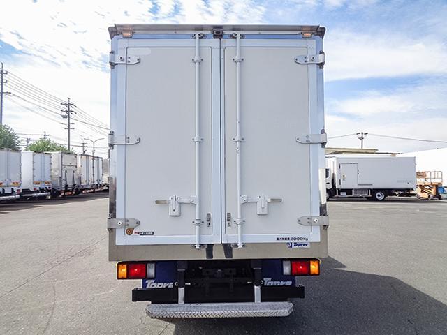 エルフトラック 　東プレ製冷蔵冷凍車　左サイドスライド扉　－３０度設定　最大積載２，０００ｋｇ　荷台寸法（長３０５×幅１６８×高１７３）　２トン　２ｔ　対応免許／５ｔ限定準中型免許（7枚目）