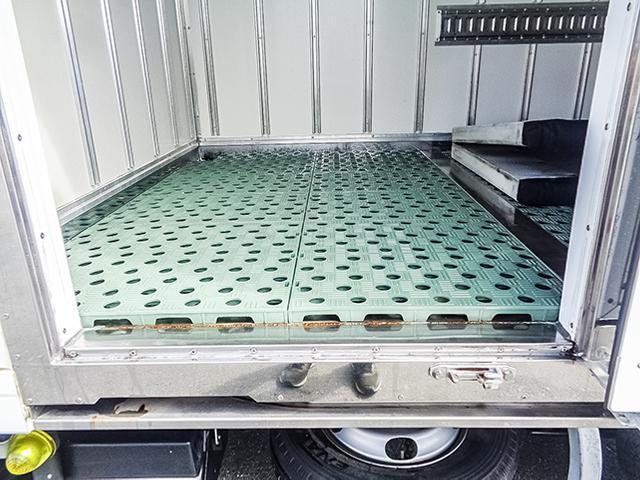 エルフトラック 　東プレ製冷蔵冷凍車　左サイドスライド扉　－３０度設定　最大積載２，０００ｋｇ　荷台寸法（長３０５×幅１６８×高１７３）　２トン　２ｔ　対応免許／５ｔ限定準中型免許（12枚目）