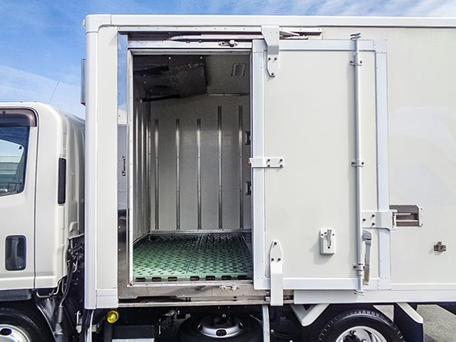 エルフトラック 　東プレ製冷蔵冷凍車　左サイドスライド扉　－３０度設定　最大積載２，０００ｋｇ　荷台寸法（長３０５×幅１６８×高１７３）　２トン　２ｔ　対応免許／５ｔ限定準中型免許（14枚目）