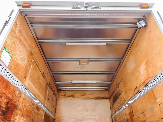 エルフトラック 　日本フルハーフ製アルミバン　１０尺ボディ　５速ミッション　最大積載２，０００ｋｇ　荷台寸法（長３１４×幅１７７×高２１０）　２トン　２ｔ　対応免許／５ｔ限定準中型免許（8枚目）