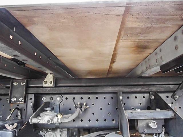 エルフトラック 　日本フルハーフ製アルミバン　１０尺ボディ　５速ミッション　最大積載２，０００ｋｇ　荷台寸法（長３１４×幅１７７×高２１０）　２トン　２ｔ　対応免許／５ｔ限定準中型免許（13枚目）