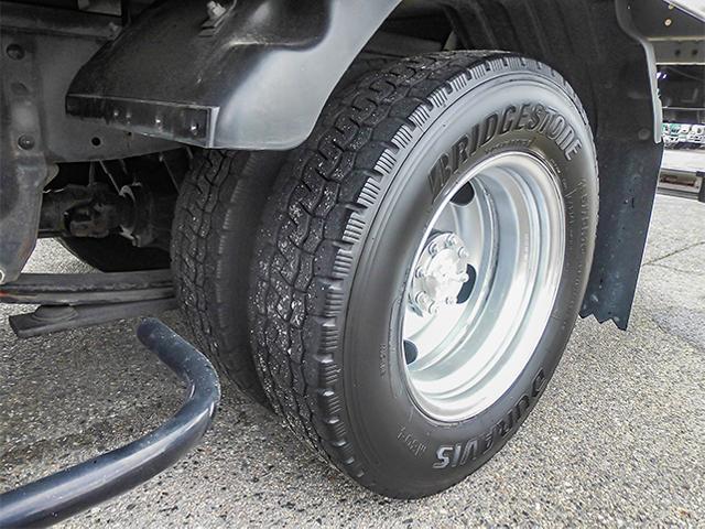 エルフトラック 　日本フルハーフ製アルミバン　１０尺ボディ　５速ミッション　最大積載２，０００ｋｇ　荷台寸法（長３１４×幅１７７×高２１０）　２トン　２ｔ　対応免許／５ｔ限定準中型免許（14枚目）