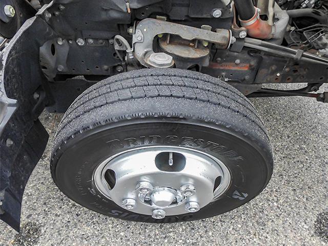 エルフトラック 　日本フルハーフ製アルミバン　１０尺ボディ　５速ミッション　最大積載２，０００ｋｇ　荷台寸法（長３１４×幅１７７×高２１０）　２トン　２ｔ　対応免許／５ｔ限定準中型免許（17枚目）