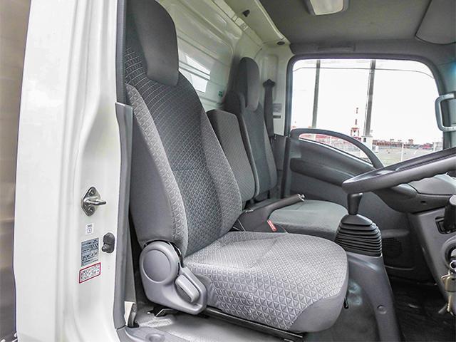 エルフトラック 　日本フルハーフ製アルミバン　１０尺ボディ　５速ミッション　最大積載２，０００ｋｇ　荷台寸法（長３１４×幅１７７×高２１０）　２トン　２ｔ　対応免許／５ｔ限定準中型免許（23枚目）