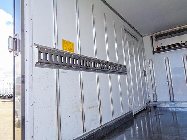 キャンター 　東プレ製冷蔵冷凍車　－３０度設定　サイドスライドドア　床ステンレス　水抜き穴　最大積載２，０００ｋｇ　荷台寸法（長３０１×幅１６５×高１７７）　２トン　２ｔ　対応免許／５ｔ限定準中型免許（9枚目）