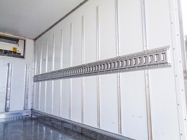 キャンター 　東プレ製冷蔵冷凍車　－３０度設定　サイドスライドドア　床ステンレス　水抜き穴　最大積載２，０００ｋｇ　荷台寸法（長３０１×幅１６５×高１７７）　２トン　２ｔ　対応免許／５ｔ限定準中型免許（10枚目）