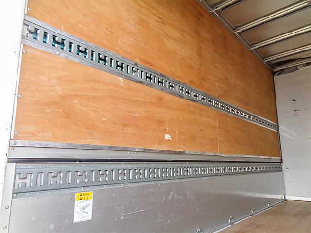 キャンター 　パブコ製アルミウィング　積載量２０００ｋｇ　荷台寸法（長４２９×幅２０９×高２２４）　ワイドボディ　ロングボディ　車検有　２トン　２ｔ　対応免許／準中型免許（9枚目）