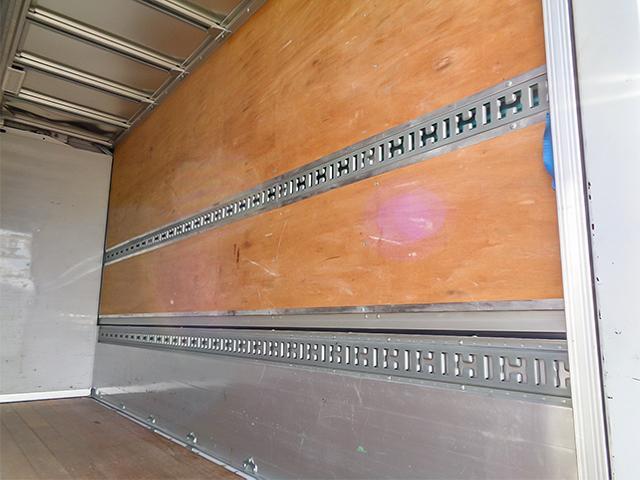キャンター 　パブコ製アルミウィング　積載量２０００ｋｇ　荷台寸法（長４２９×幅２０９×高２２４）　ワイドボディ　ロングボディ　車検有　２トン　２ｔ　対応免許／準中型免許（10枚目）