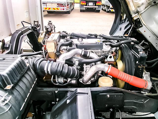 フォワード  日本フルハーフ製アルミウイング 跳ね上げパワーゲート 6速ミッション メッキパーツ ターボ車 最大積載2700kg 荷台寸法(長629×幅240×高239) 4トン 4t 対応免許/8t限定中型免許(27枚目)