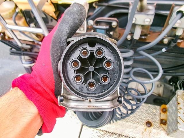 プロフィア  トレーラーヘッド ハイルーフ 後輪エアサス アルミホイール 410馬力 プロシフト 第五輪荷重11,500kg 10トン 10t 対応免許/大型免許(14枚目)