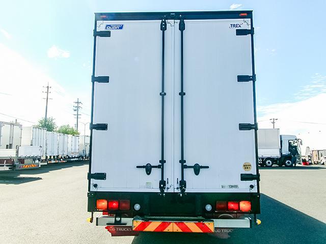 クオン  日本トレクス製アルミウイング ハイルーフ 後輪エアサス 2デフ エスコット 最大積載13,500kg 荷台寸法(長961×幅241×高265) 10トン 10t 対応免許/大型免許(7枚目)