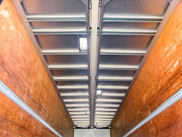 クオン  日本トレクス製アルミウイング ハイルーフ 後輪エアサス 2デフ エスコット 最大積載13,500kg 荷台寸法(長961×幅241×高265) 10トン 10t 対応免許/大型免許(9枚目)