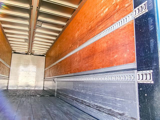 クオン  日本トレクス製アルミウイング ハイルーフ 後輪エアサス 2デフ エスコット 最大積載13,500kg 荷台寸法(長961×幅241×高265) 10トン 10t 対応免許/大型免許(11枚目)