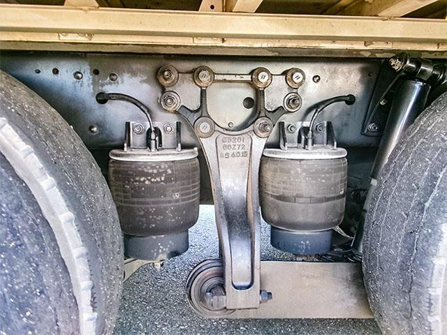 クオン  日本トレクス製アルミウイング ハイルーフ 後輪エアサス 2デフ エスコット 最大積載13,500kg 荷台寸法(長961×幅241×高265) 10トン 10t 対応免許/大型免許(27枚目)