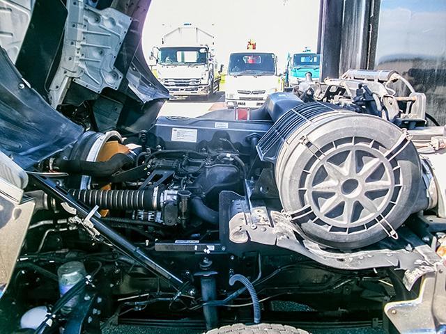 クオン  日本トレクス製アルミウイング ハイルーフ 後輪エアサス 2デフ エスコット 最大積載13,500kg 荷台寸法(長961×幅241×高265) 10トン 10t 対応免許/大型免許(35枚目)