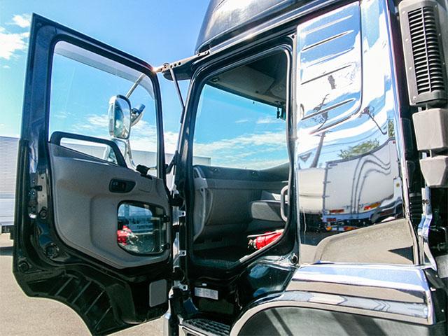 クオン  日本トレクス製アルミウイング ハイルーフ 後輪エアサス 2デフ エスコット 最大積載13,500kg 荷台寸法(長961×幅241×高265) 10トン 10t 対応免許/大型免許(38枚目)