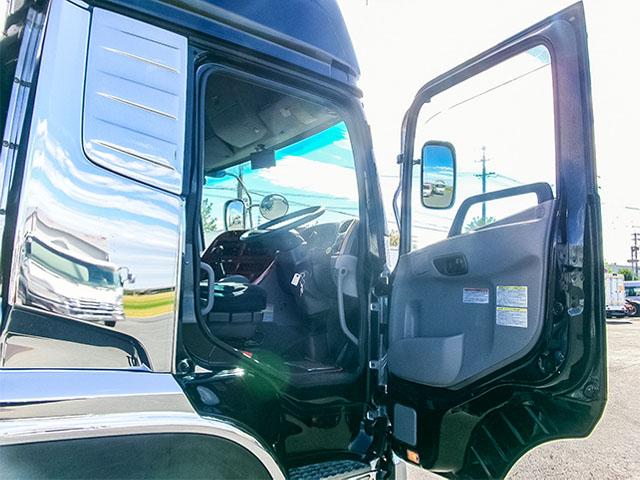 クオン  日本トレクス製アルミウイング ハイルーフ 後輪エアサス 2デフ エスコット 最大積載13,500kg 荷台寸法(長961×幅241×高265) 10トン 10t 対応免許/大型免許(39枚目)