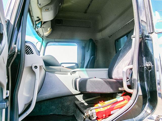 クオン  日本トレクス製アルミウイング ハイルーフ 後輪エアサス 2デフ エスコット 最大積載13,500kg 荷台寸法(長961×幅241×高265) 10トン 10t 対応免許/大型免許(41枚目)