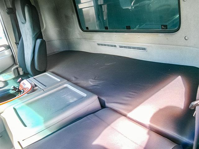 クオン  日本トレクス製アルミウイング ハイルーフ 後輪エアサス 2デフ エスコット 最大積載13,500kg 荷台寸法(長961×幅241×高265) 10トン 10t 対応免許/大型免許(42枚目)