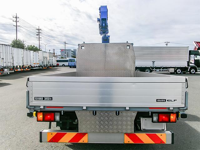 エルフトラック 　タダノ製４段クレーン　ＺＸ２６４　ラジコン　ワイドボディ　積載３８５０ｋｇ　内フック７対　６速ミッション　荷台寸法（長３６４×幅２０８×高３９）　４トン　４ｔ　対応免許／８ｔ限定中型免許（6枚目）